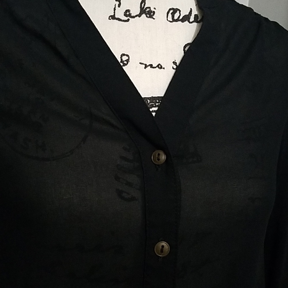 Candie's Button down top - Picture 2 of 6